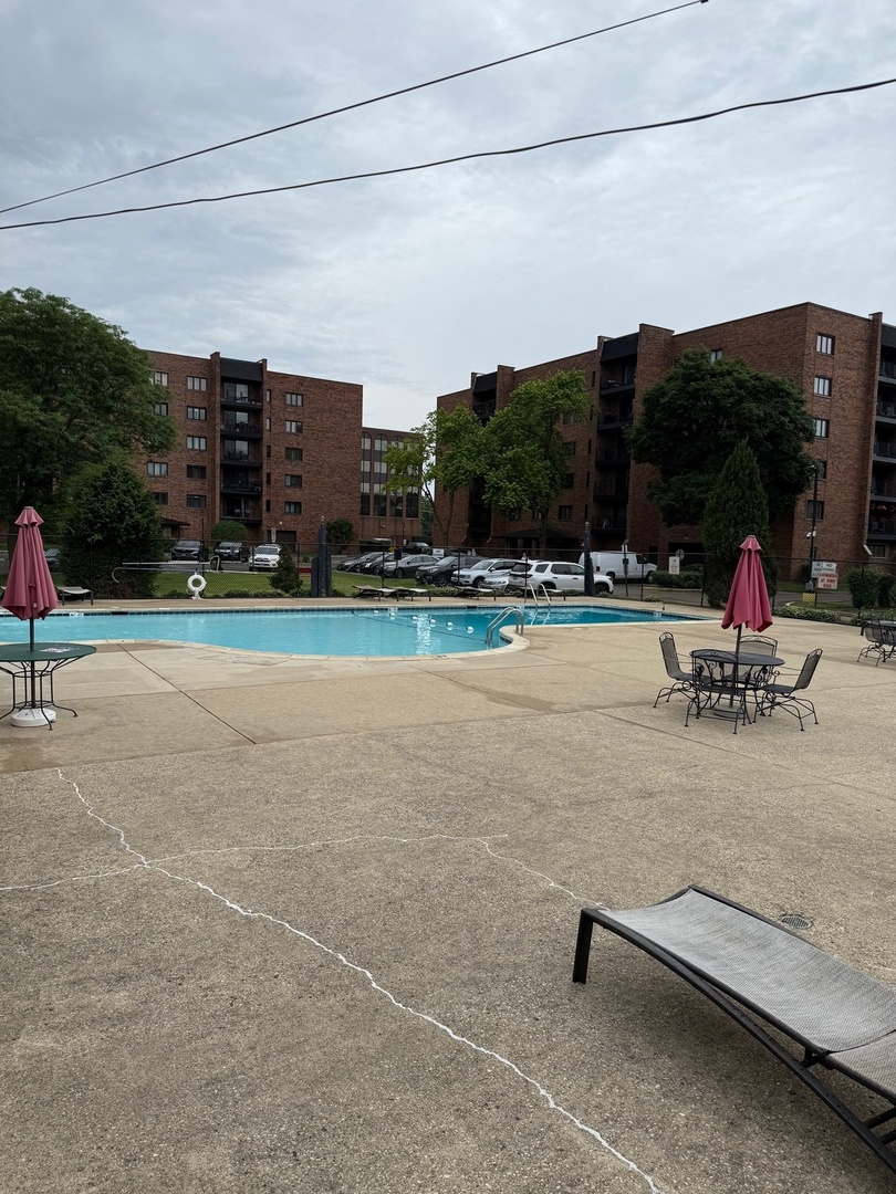 9377 Landings Lane #502, Des Plaines, IL 60016