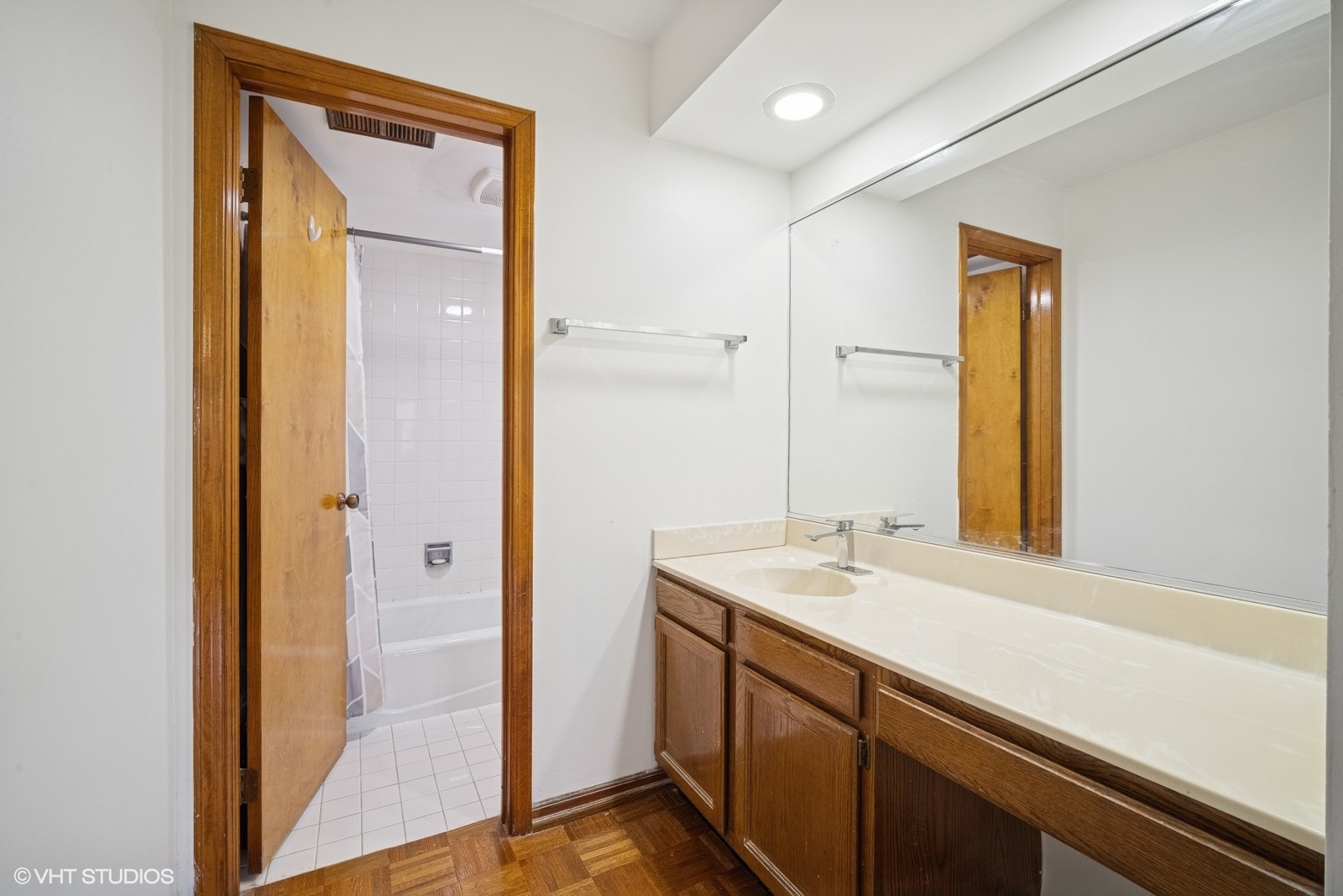 9377 Landings Lane #502, Des Plaines, IL 60016