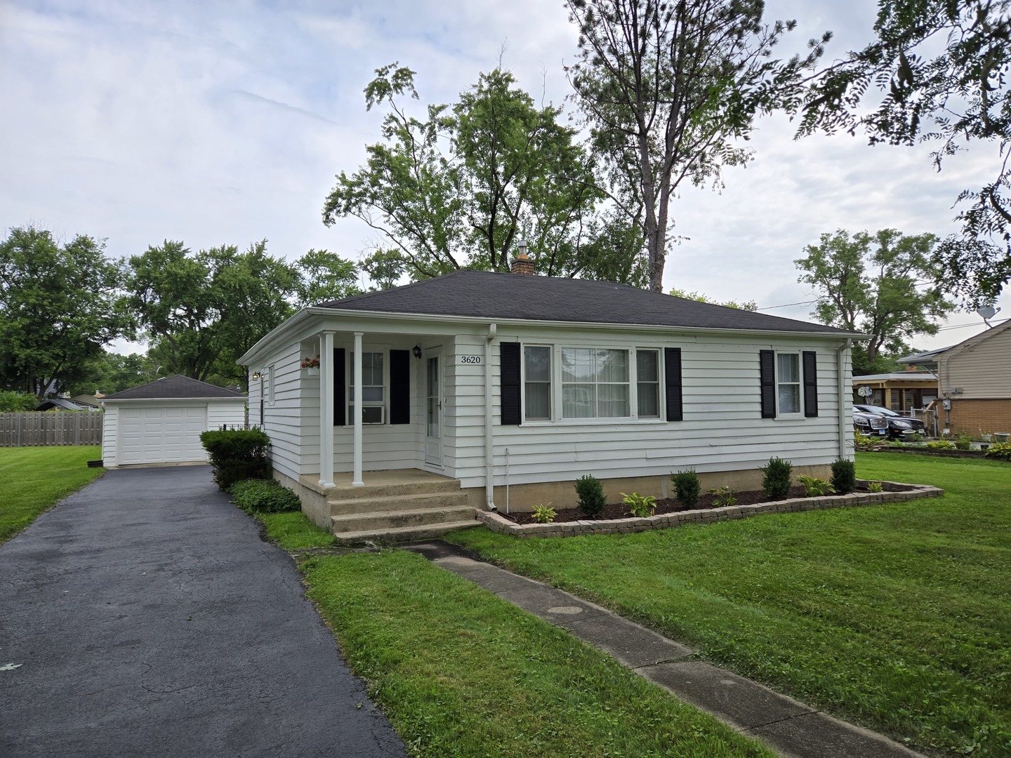 3620 Arthur Terrace, Markham, IL 60426