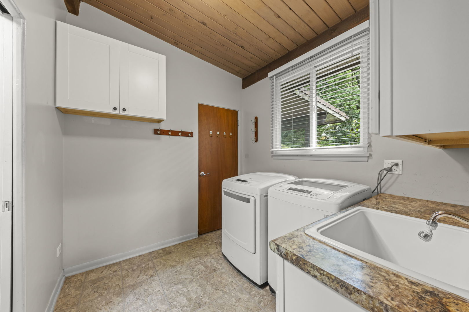 66 S 2nd Avenue, Lombard, IL 60148