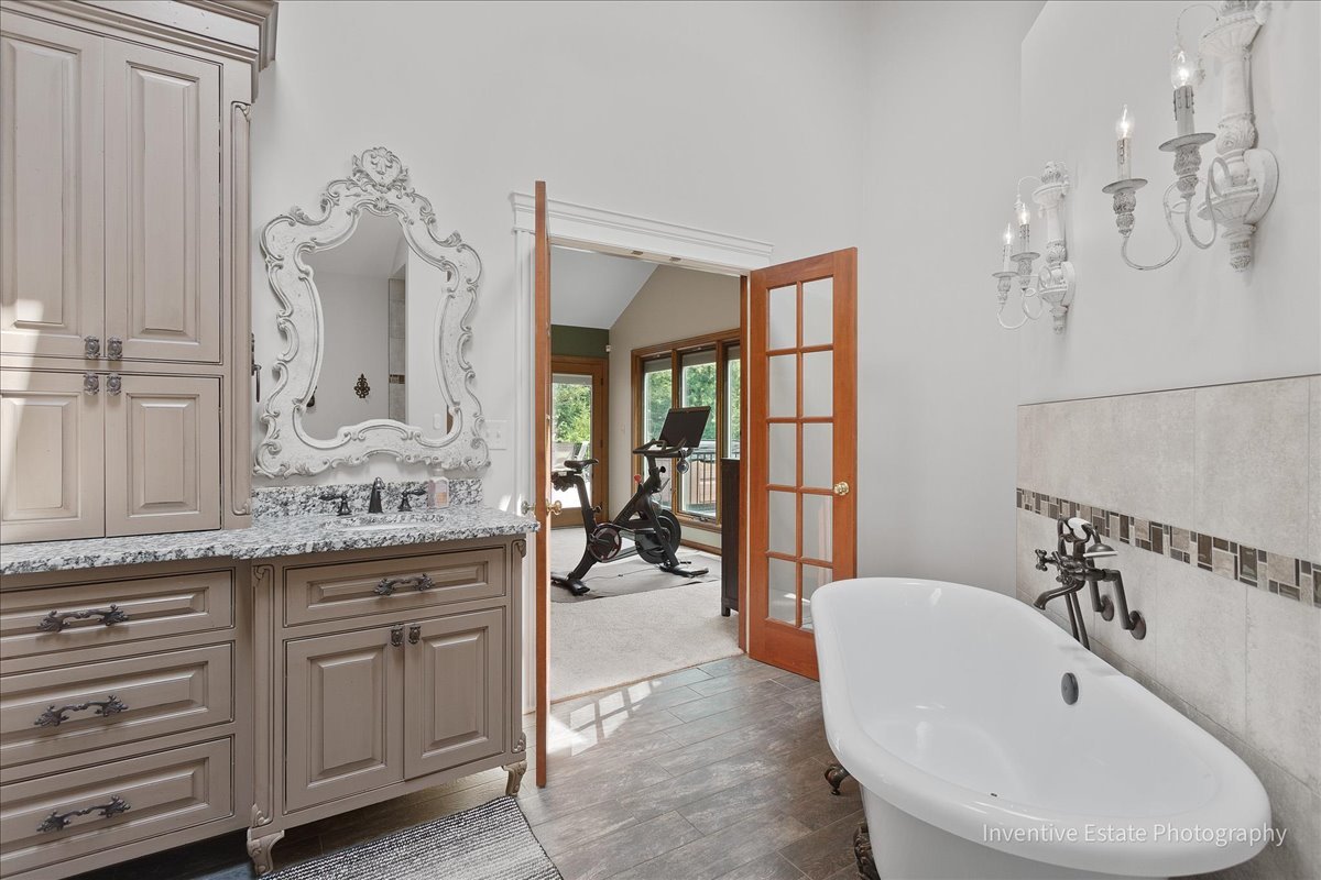 6N729 Old Homestead Road, St. Charles, IL 60175