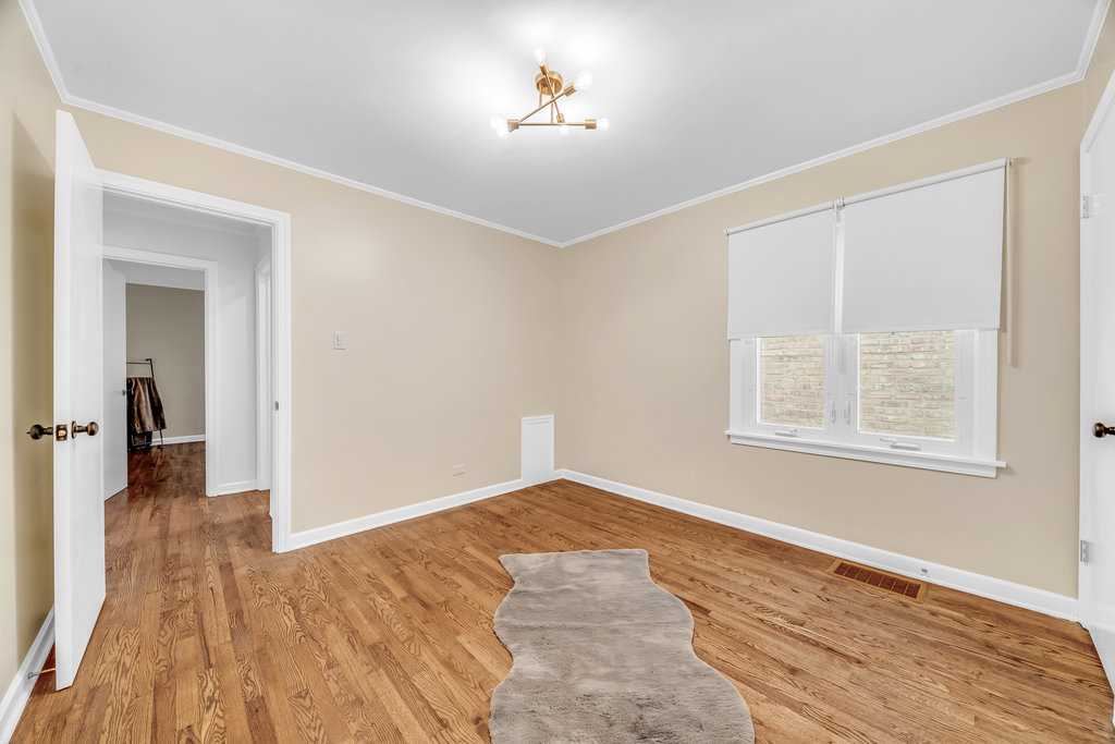 6748 S Kenneth Avenue, Chicago, IL 60629