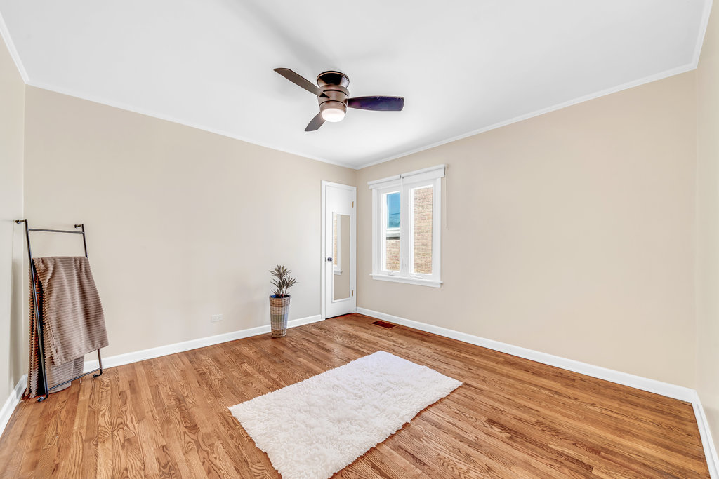 6748 S Kenneth Avenue, Chicago, IL 60629