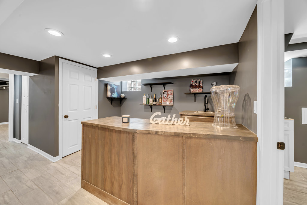 6748 S Kenneth Avenue, Chicago, IL 60629