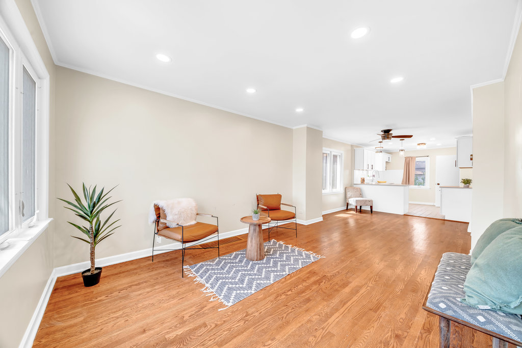 6748 S Kenneth Avenue, Chicago, IL 60629