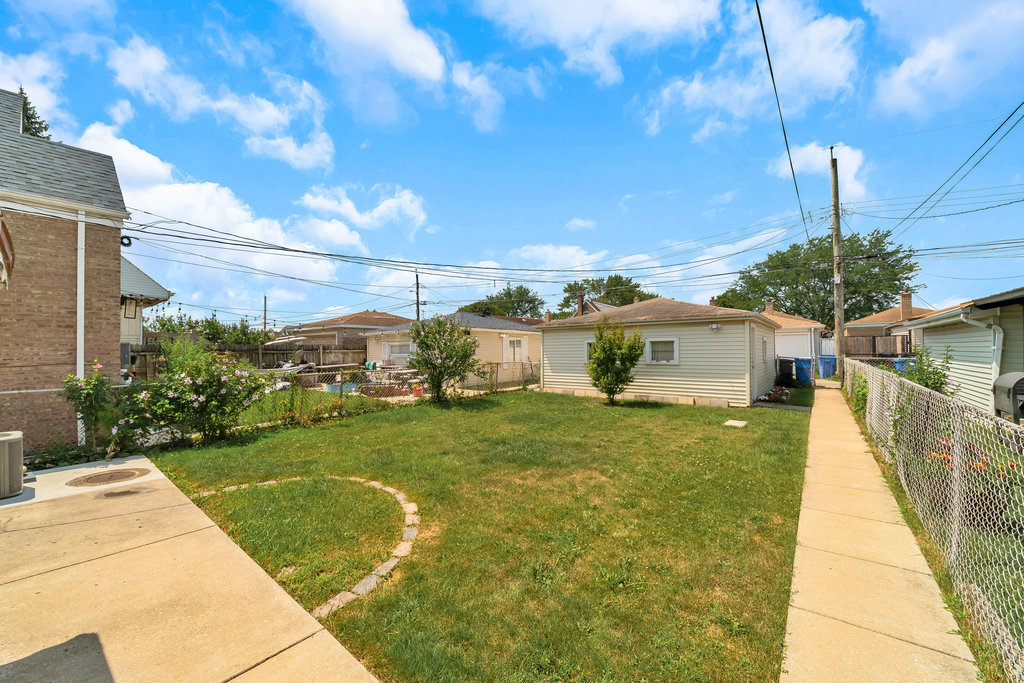 6748 S Kenneth Avenue, Chicago, IL 60629