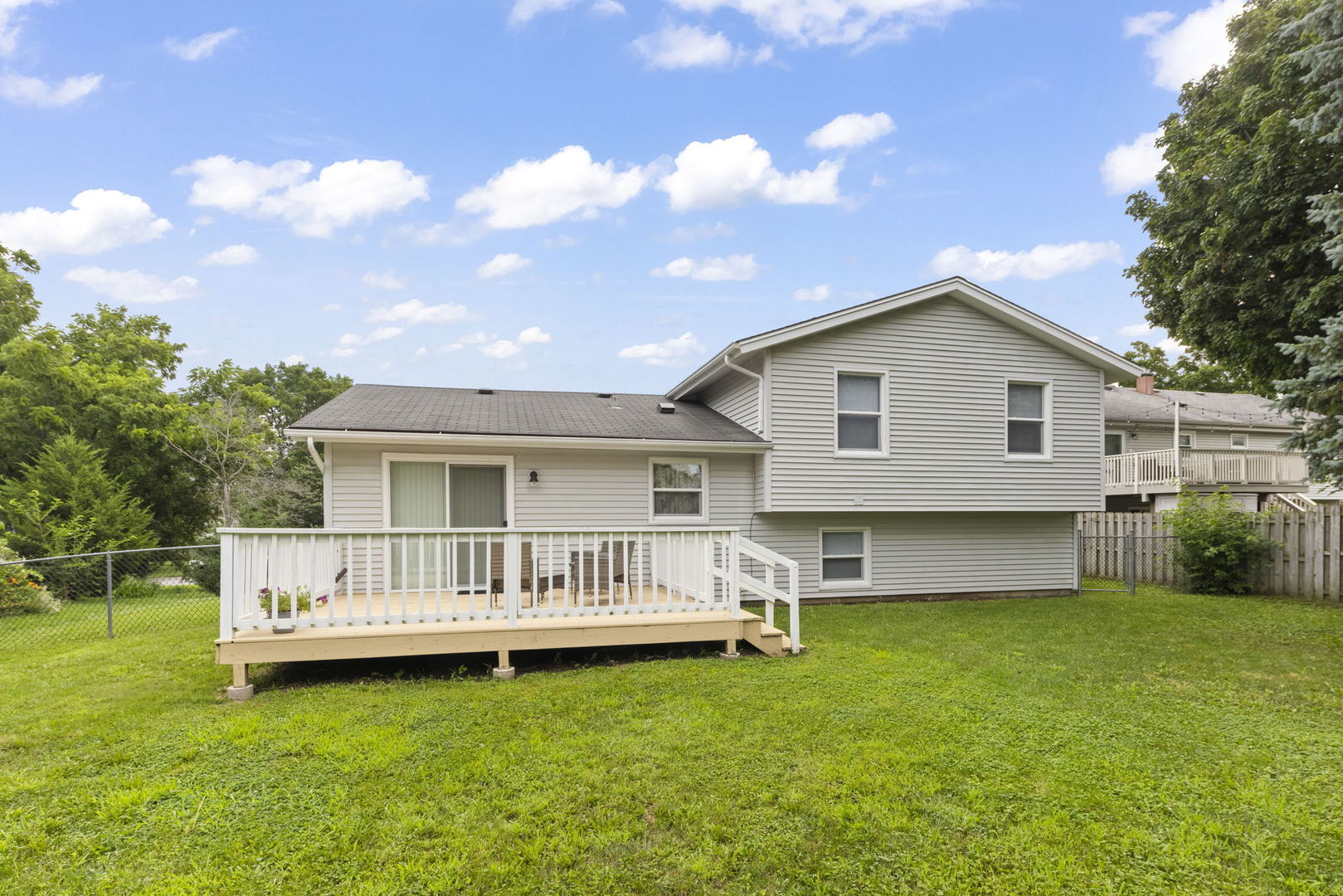 5201 W Dartmoor Drive, McHenry, IL 60050