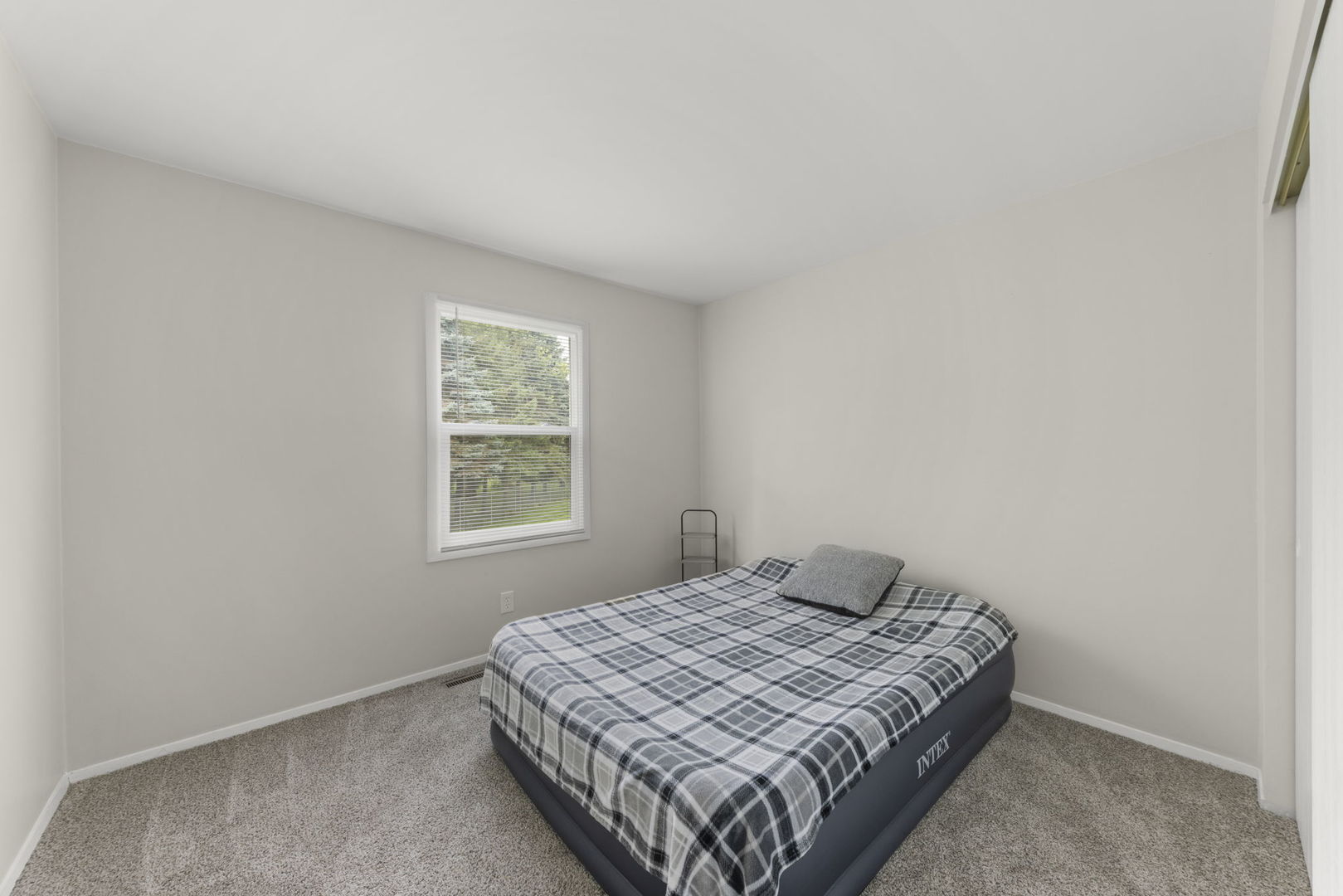 5201 W Dartmoor Drive, McHenry, IL 60050