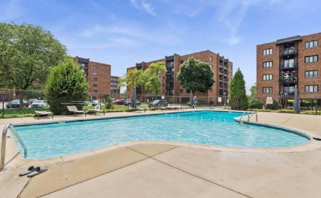 9375 Landings Lane #407, Des Plaines, IL 60016