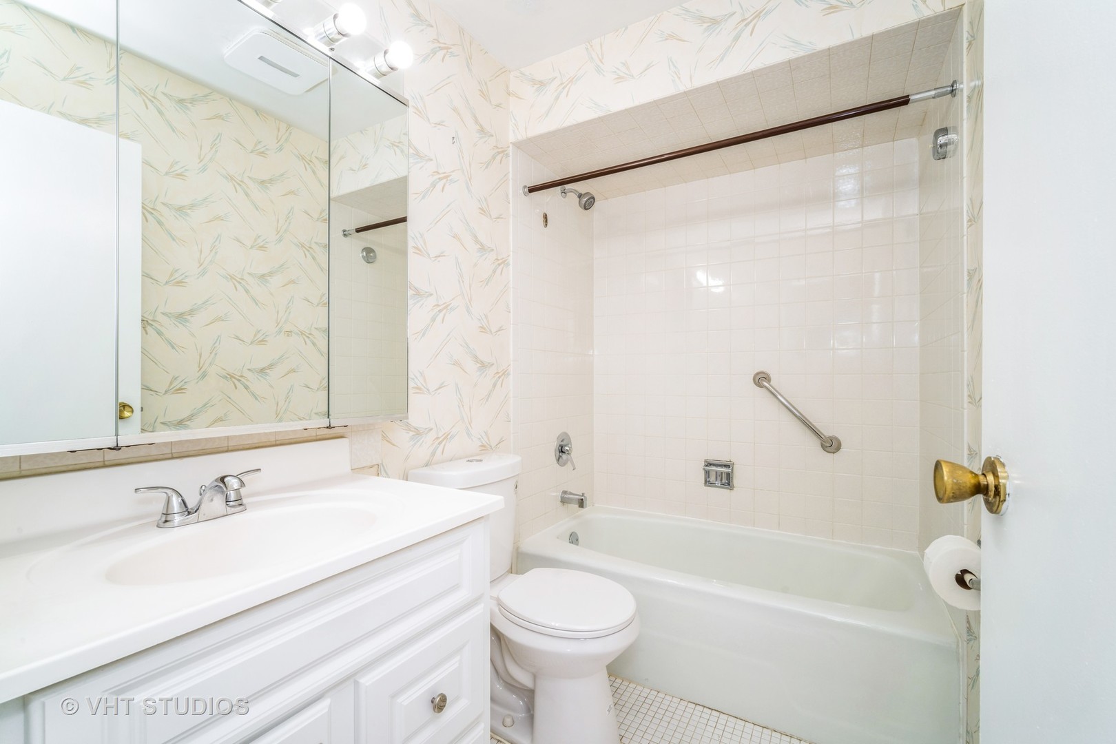 9375 Landings Lane #407, Des Plaines, IL 60016