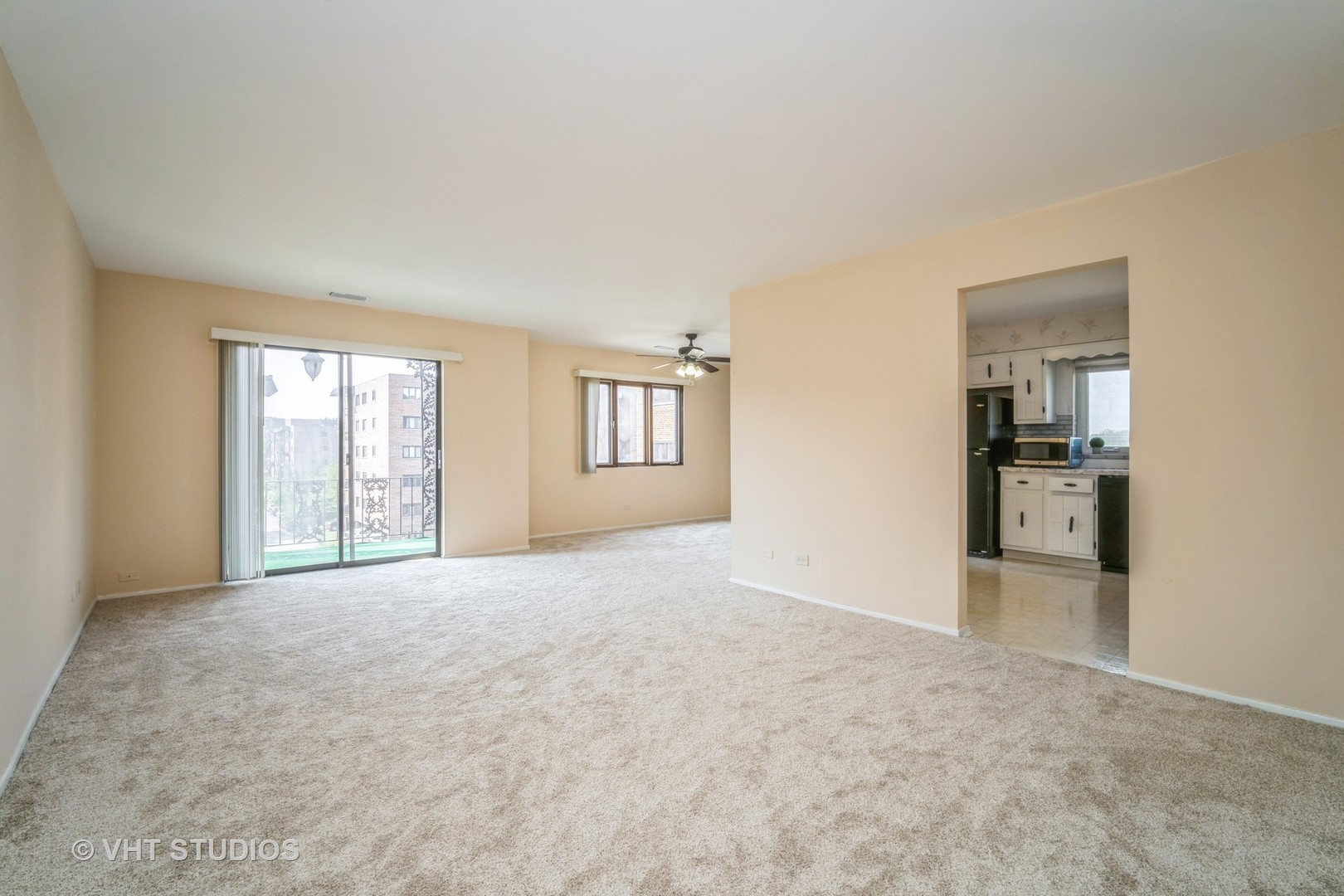 9375 Landings Lane #407, Des Plaines, IL 60016