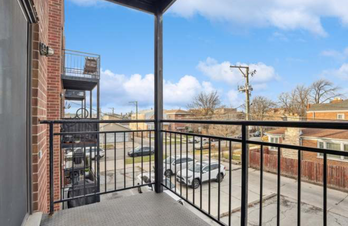 5652 W 63rd Street #2W, Chicago, IL 60638