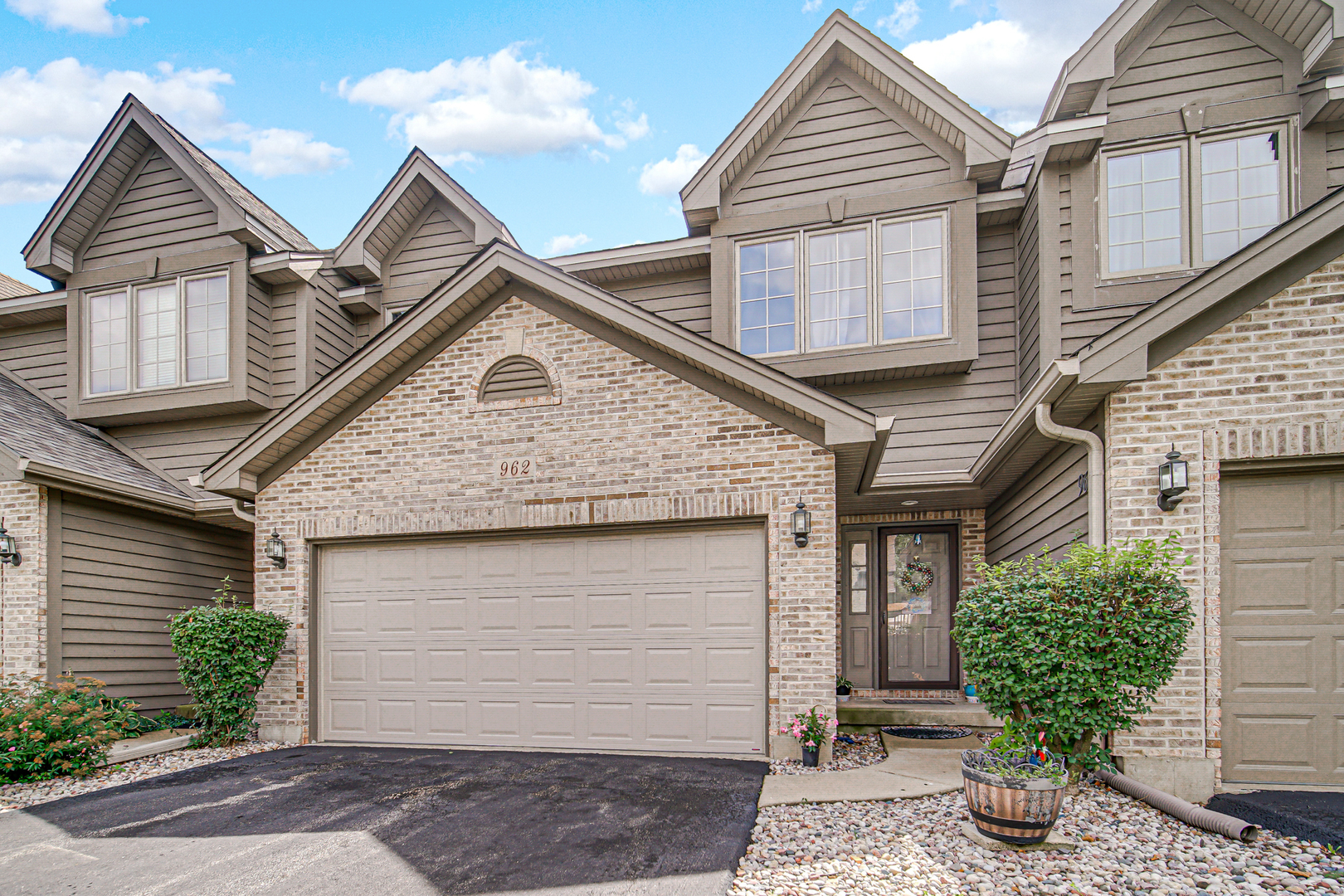 962 Ascot Drive, Elgin, IL 60123