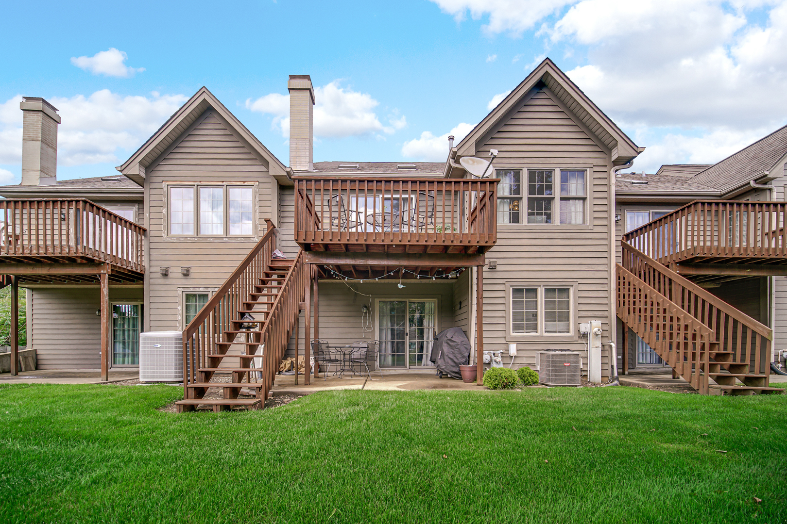 962 Ascot Drive, Elgin, IL 60123