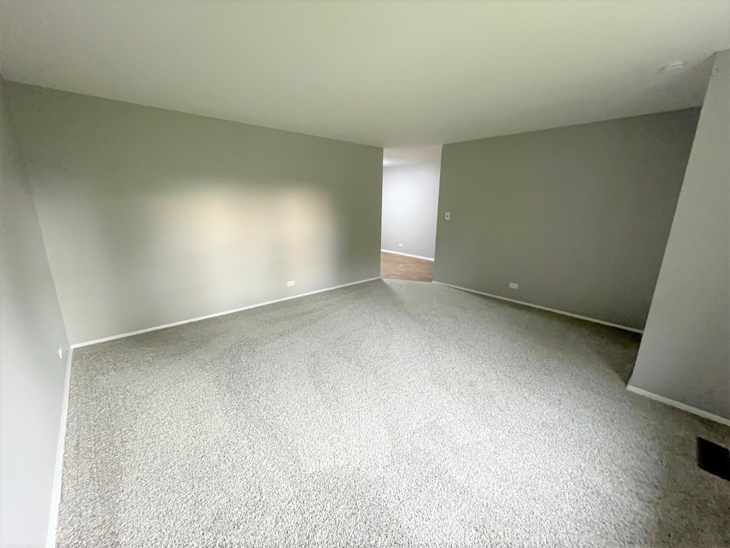 552 Cochise Place, Carol Stream, IL 60188
