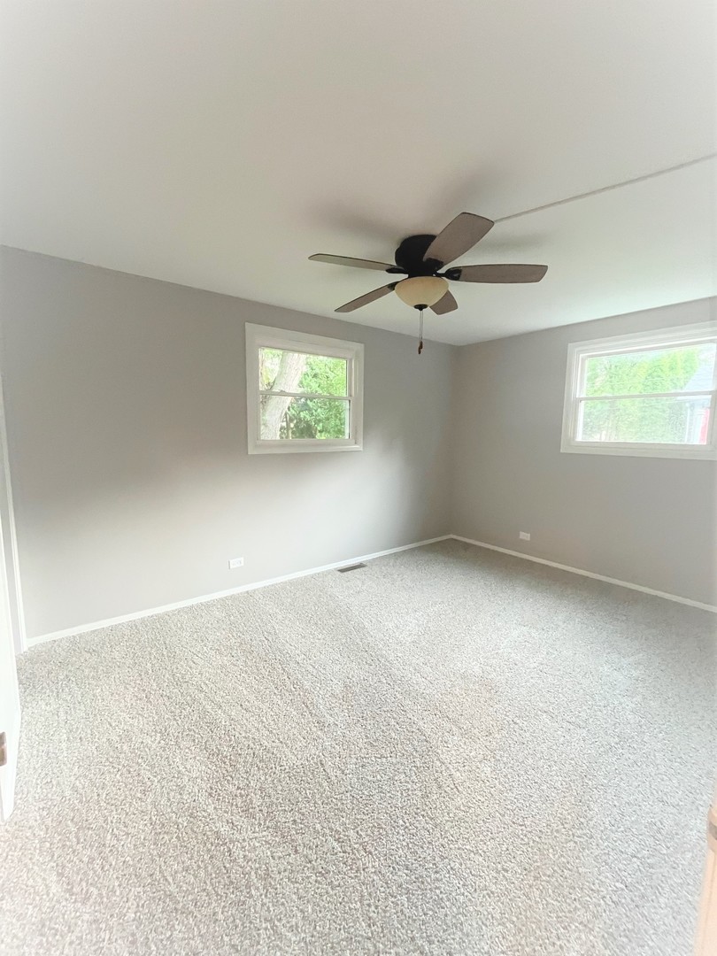552 Cochise Place, Carol Stream, IL 60188