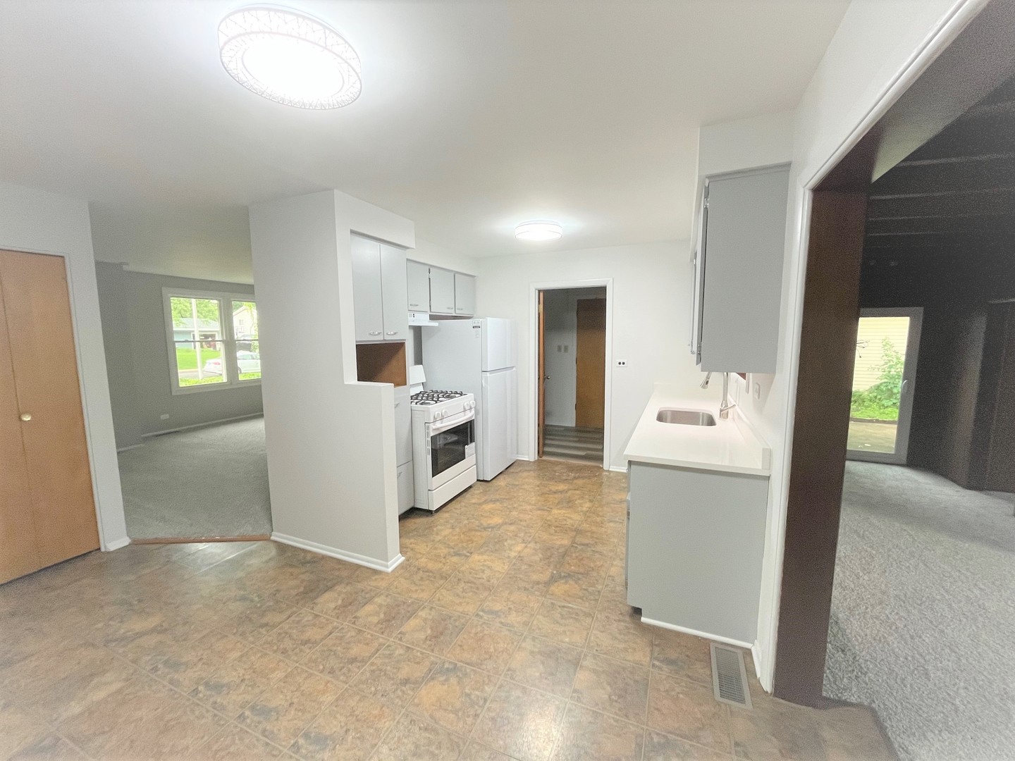 552 Cochise Place, Carol Stream, IL 60188