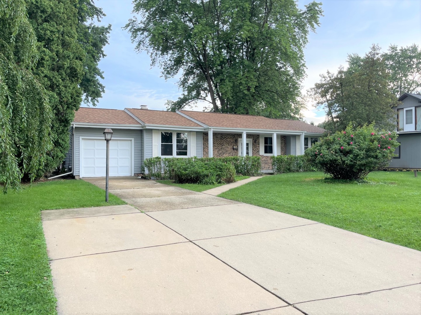 552 Cochise Place, Carol Stream, IL 60188