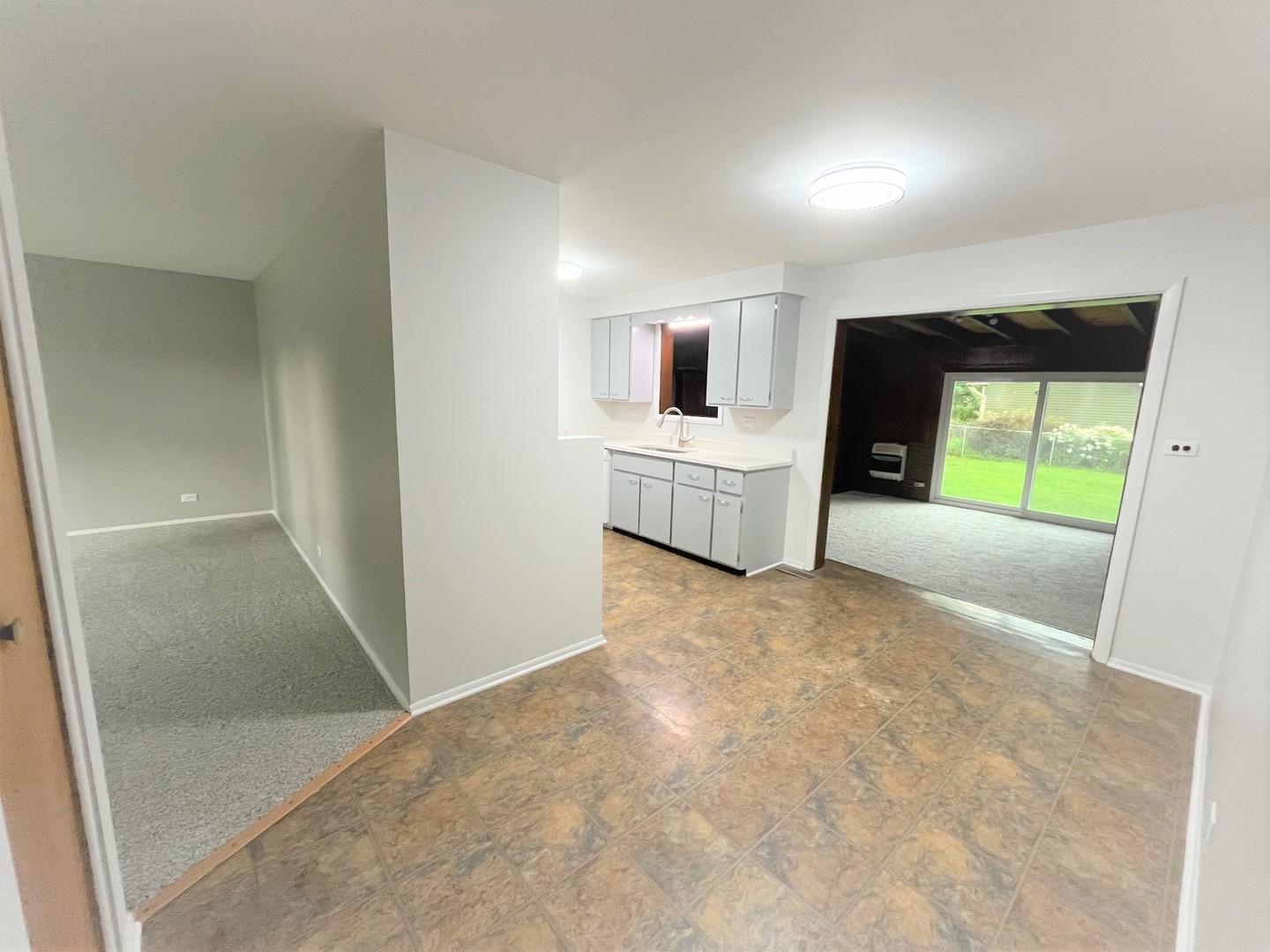 552 Cochise Place, Carol Stream, IL 60188