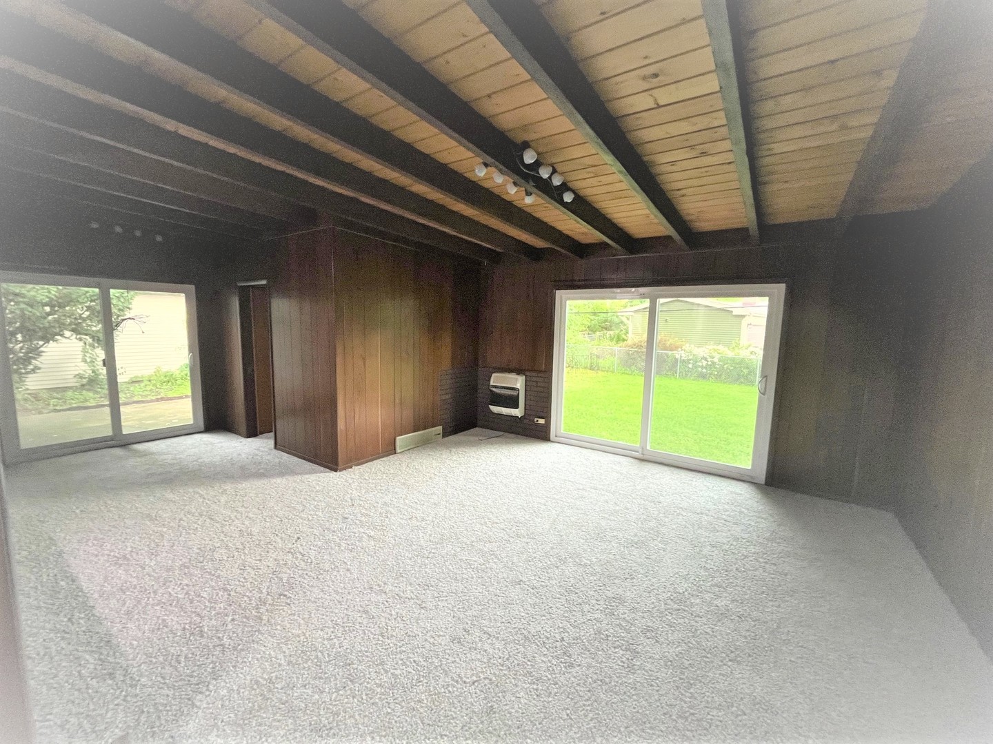 552 Cochise Place, Carol Stream, IL 60188