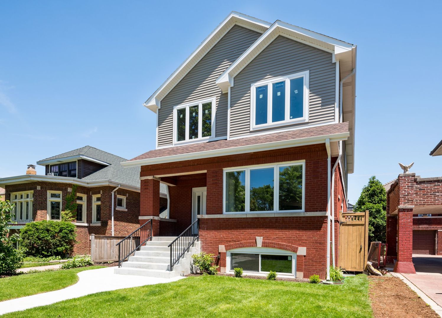 4141 N Dickinson Avenue, Chicago, IL 60641