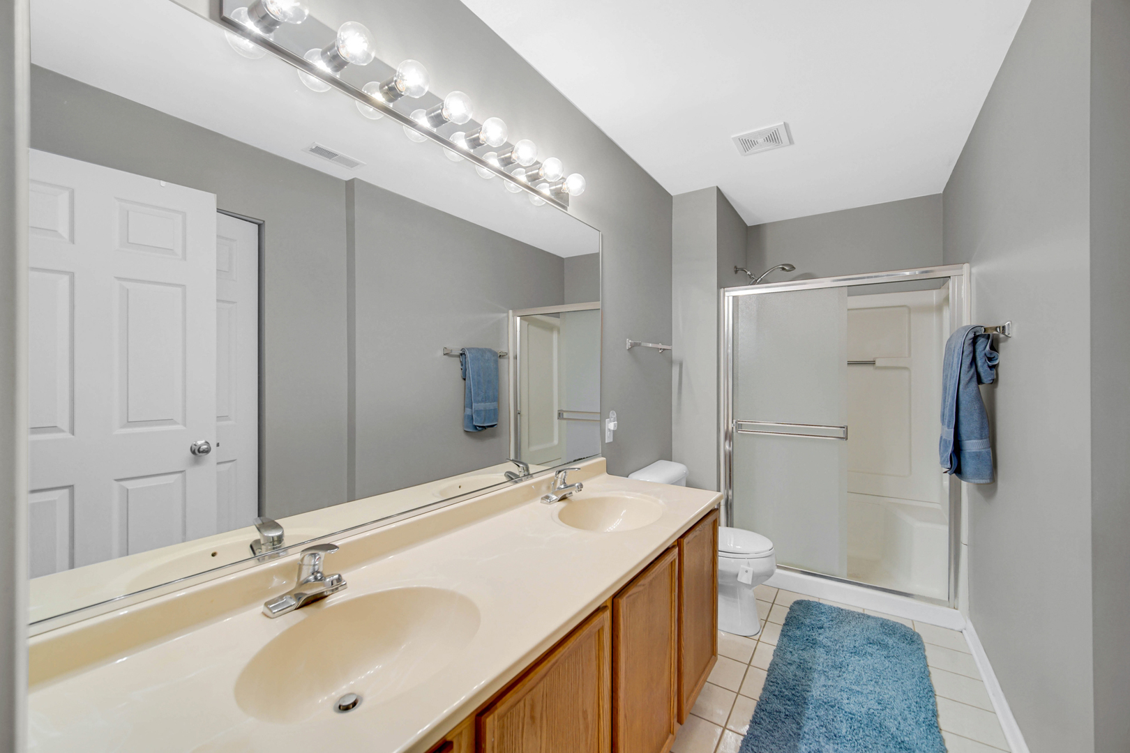 1324 N Red Oak Circle #3, Round Lake Beach, IL 60073
