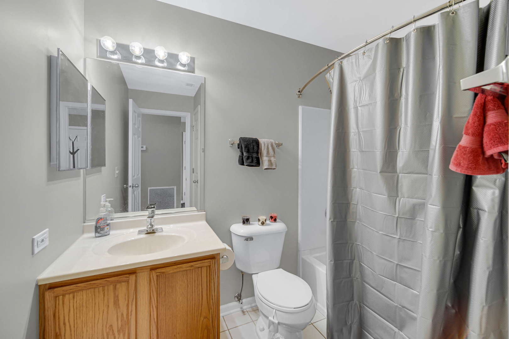 1324 N Red Oak Circle #3, Round Lake Beach, IL 60073