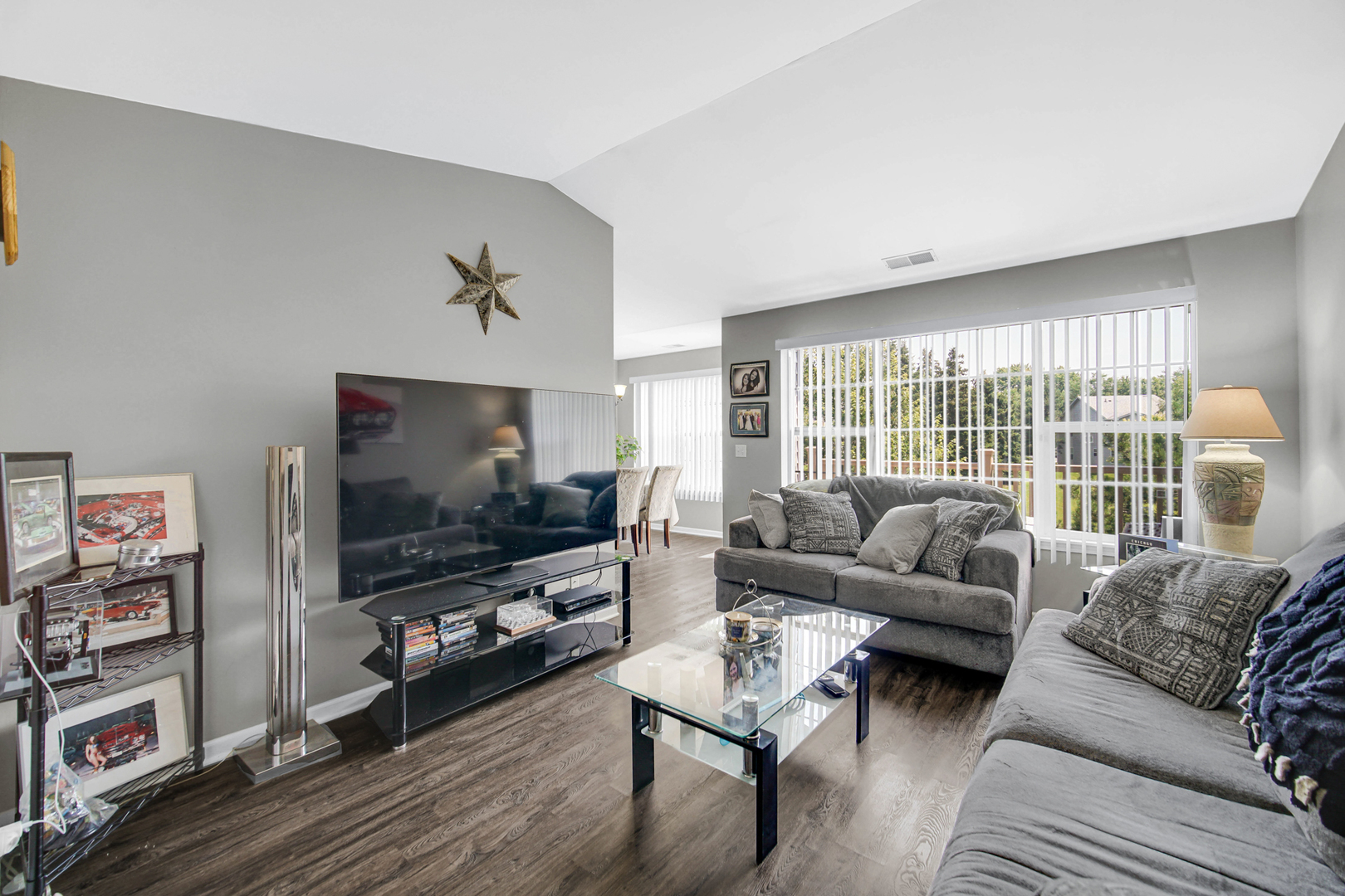 1324 N Red Oak Circle #3, Round Lake Beach, IL 60073