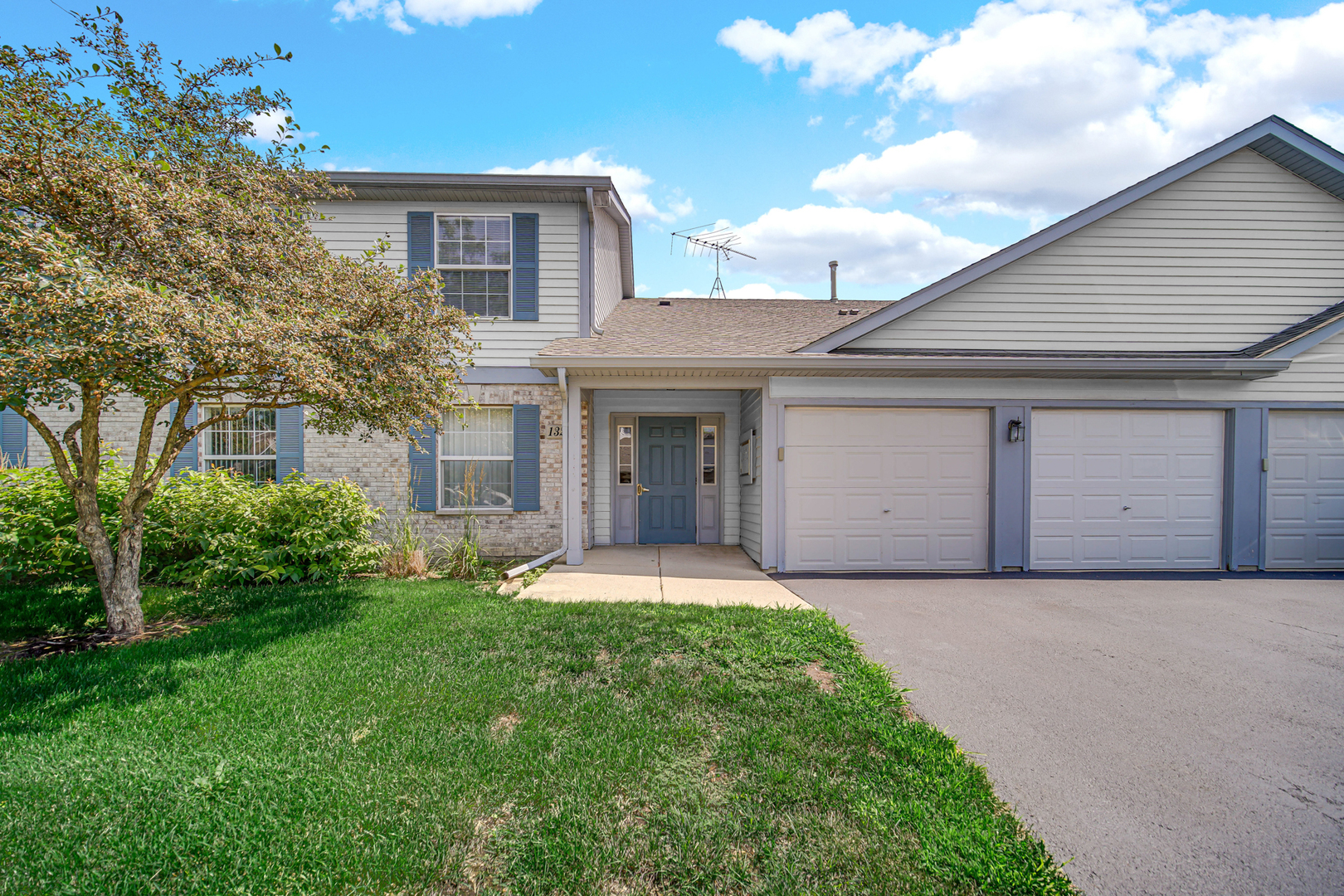1324 N Red Oak Circle #3, Round Lake Beach, IL 60073
