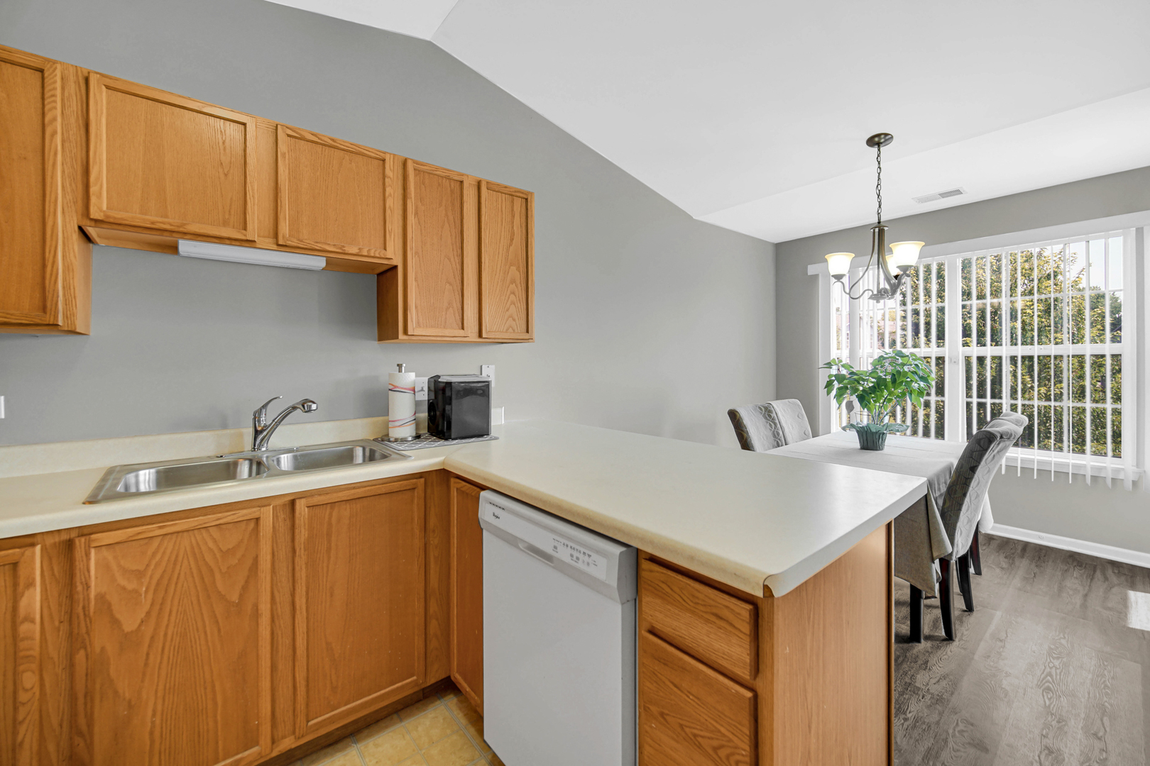 1324 N Red Oak Circle #3, Round Lake Beach, IL 60073