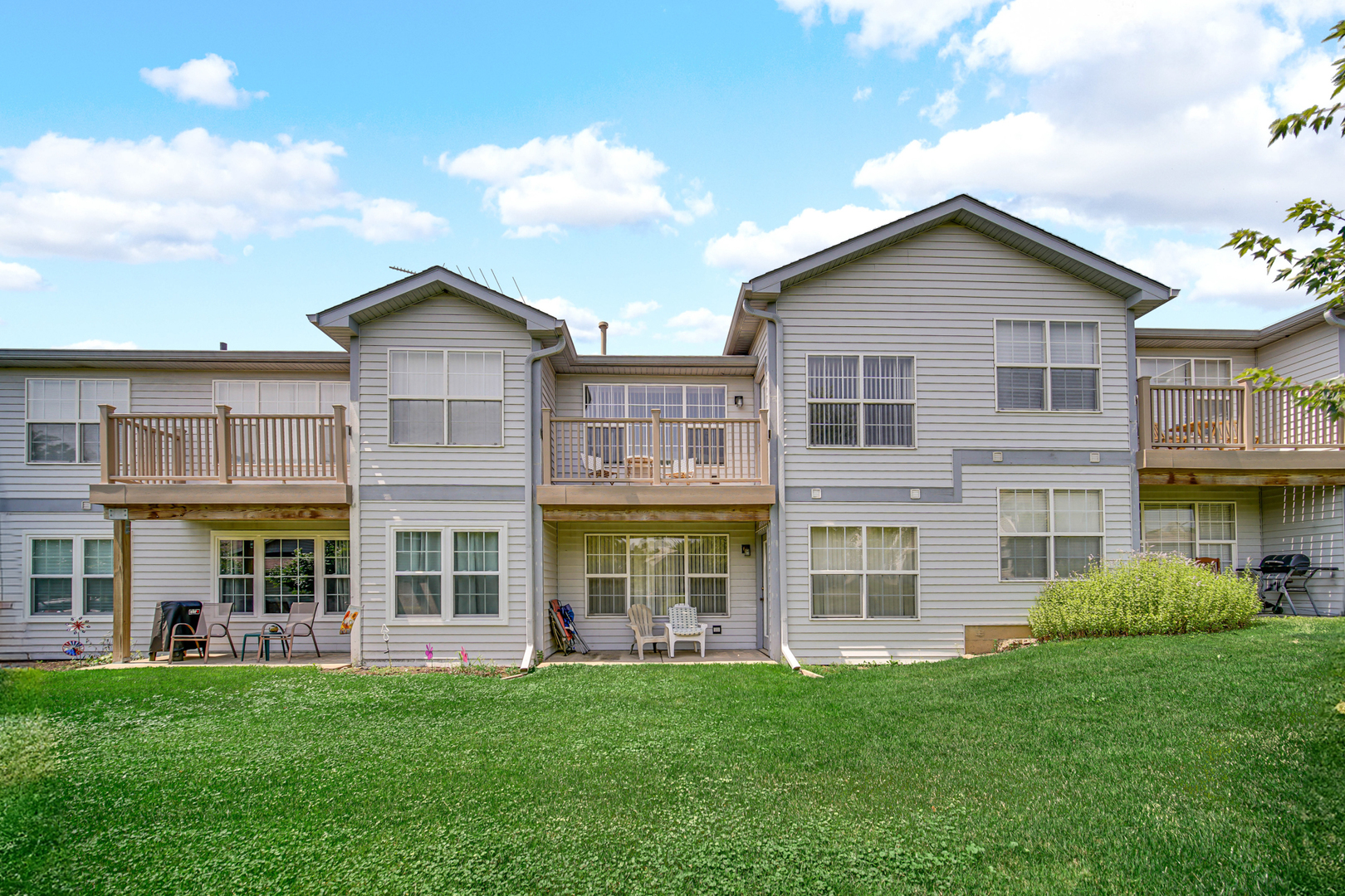 1324 N Red Oak Circle #3, Round Lake Beach, IL 60073