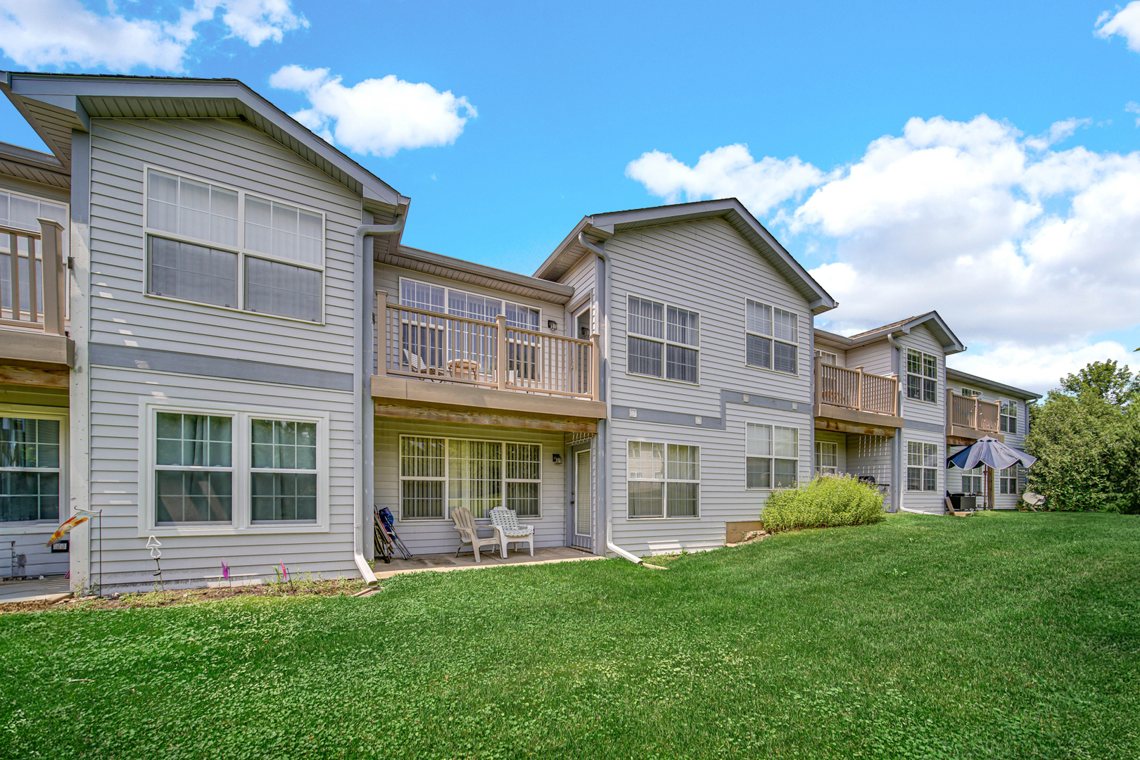 1324 N Red Oak Circle #3, Round Lake Beach, IL 60073