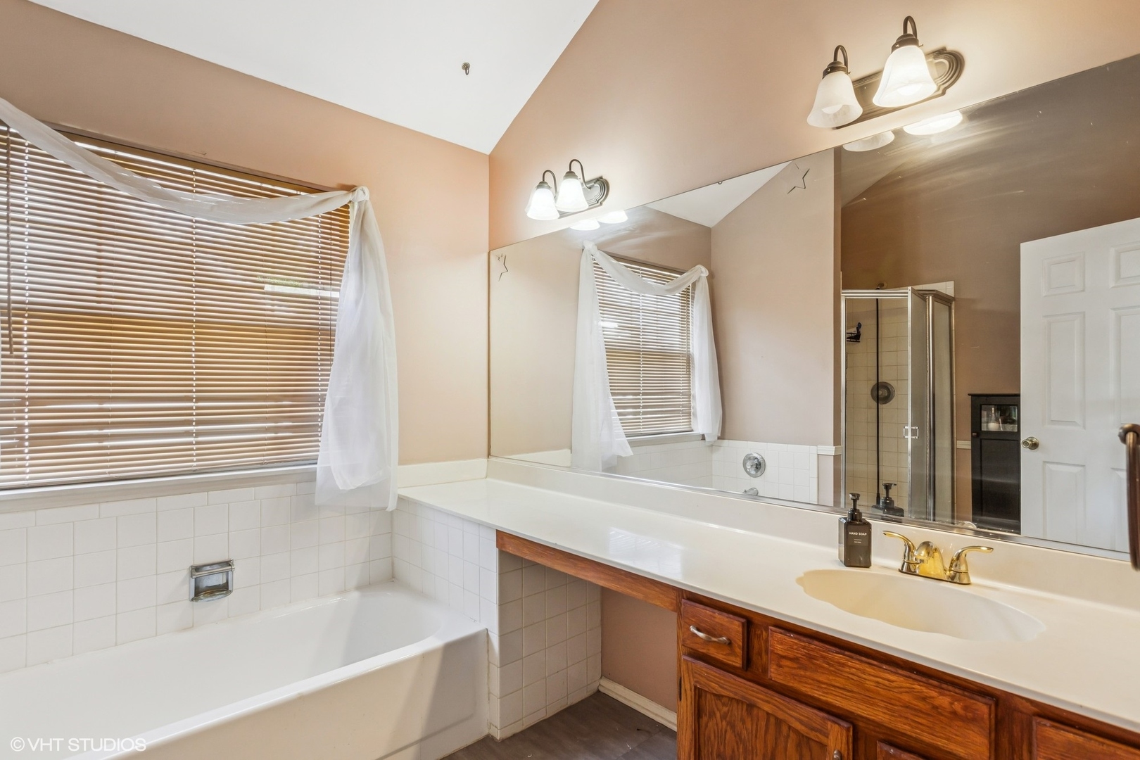 272 Village Lane, Bartlett, IL 60103