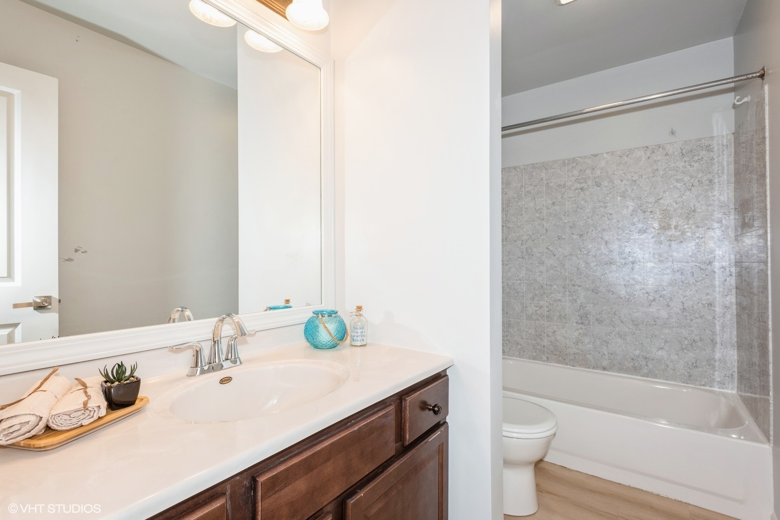 638 Iroquois Trail, Carol Stream, IL 60188