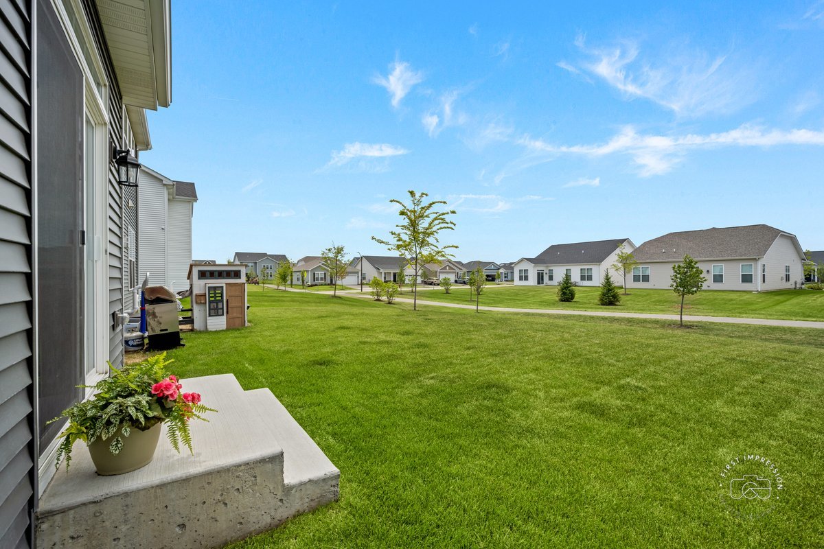 115 Piper Glen Avenue, Oswego, IL 60543