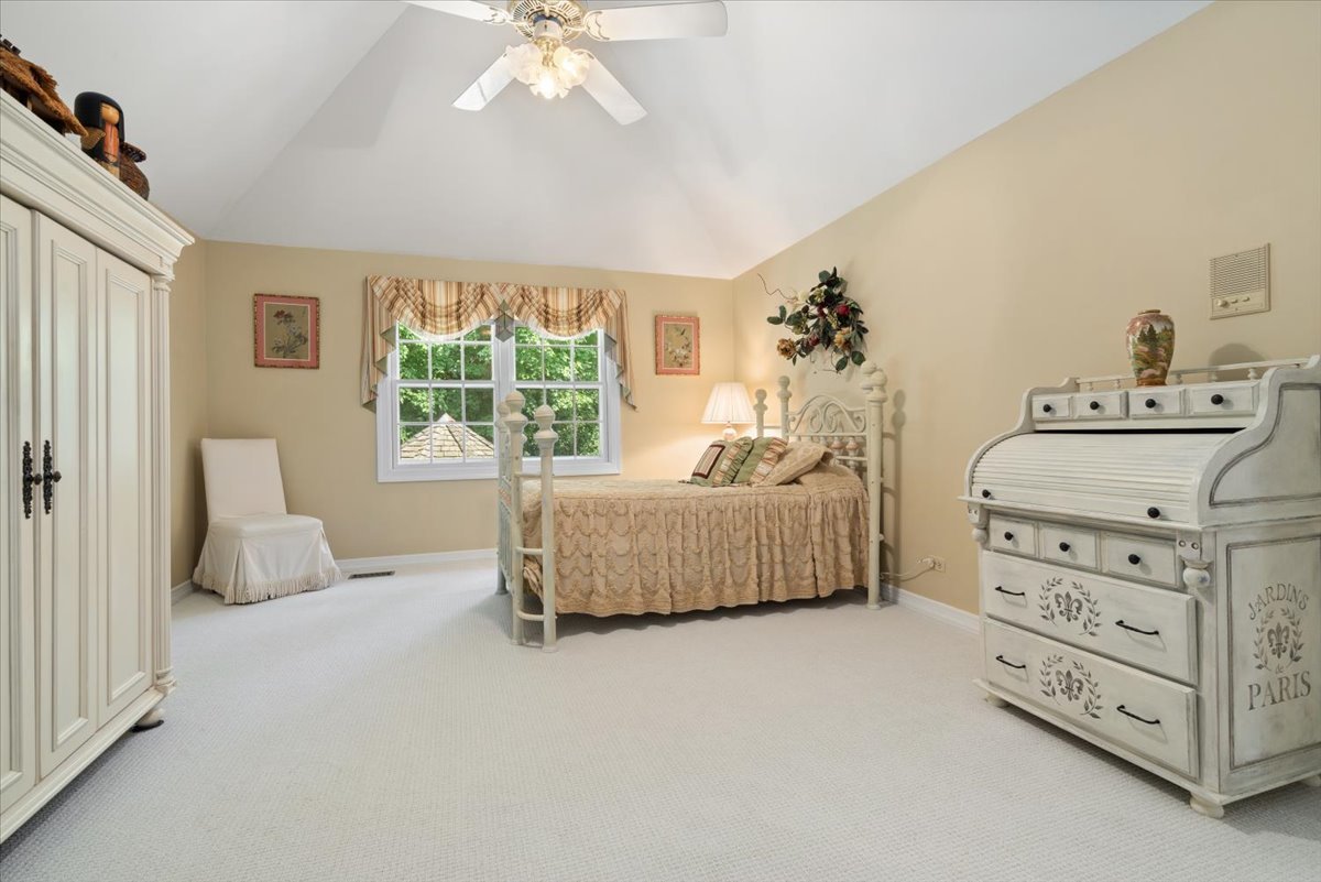 1006 Thoroughbred Circle, St. Charles, IL 60174