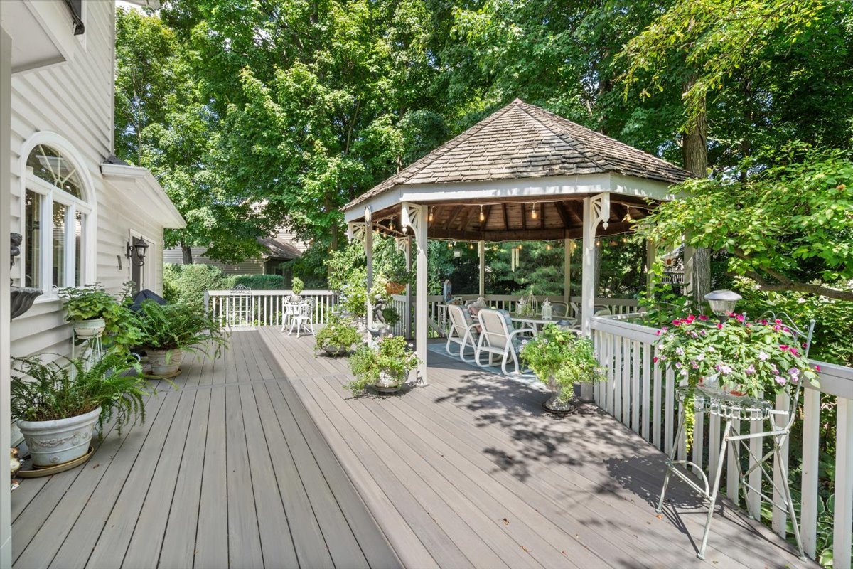 1006 Thoroughbred Circle, St. Charles, IL 60174