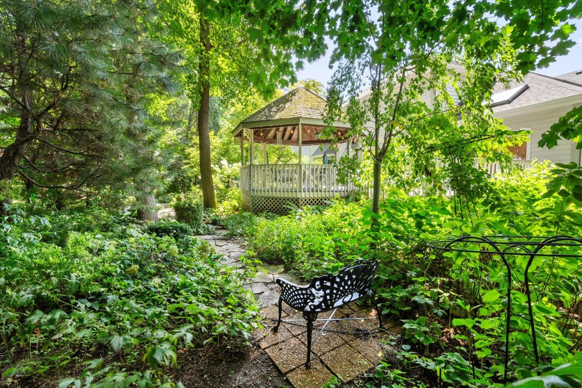 1006 Thoroughbred Circle, St. Charles, IL 60174