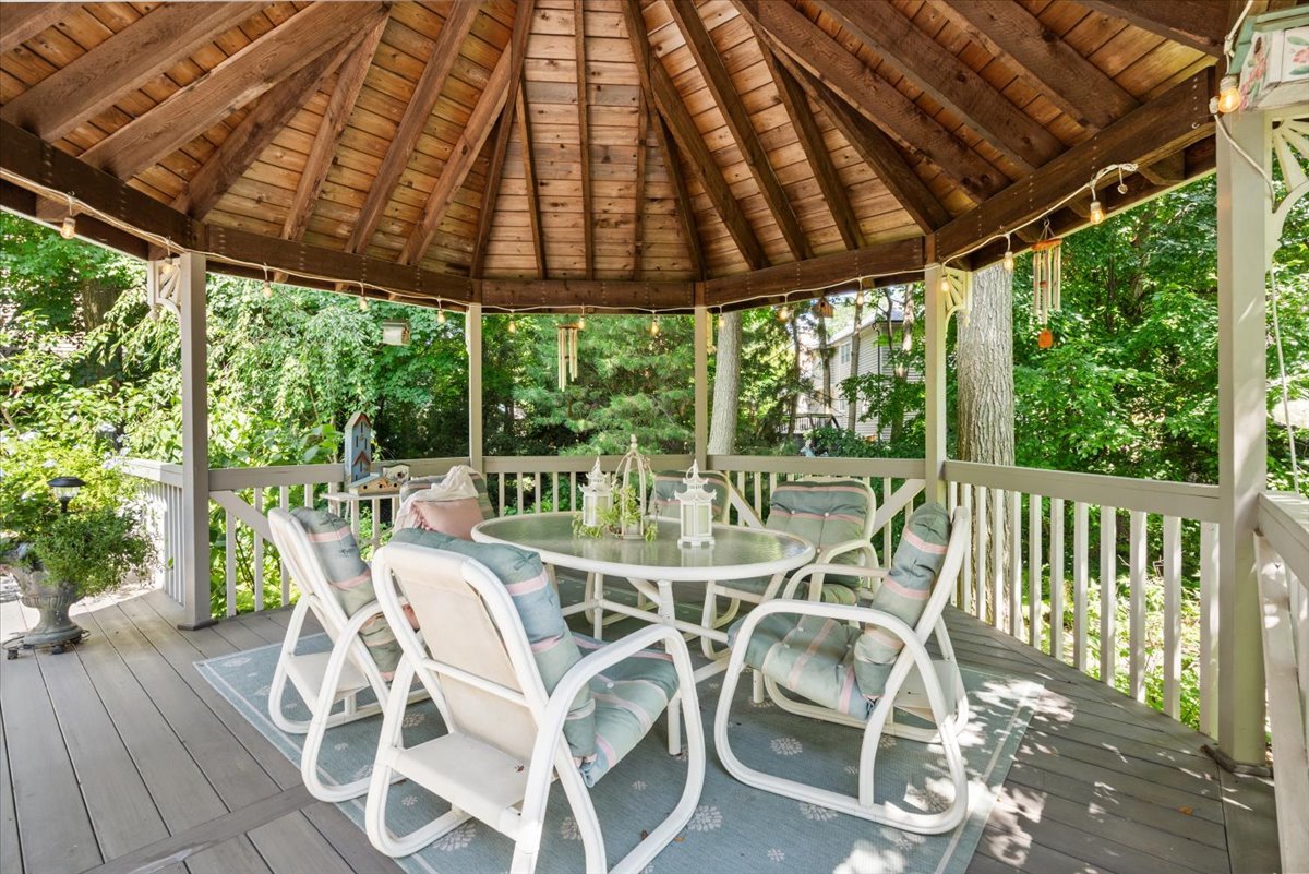 1006 Thoroughbred Circle, St. Charles, IL 60174