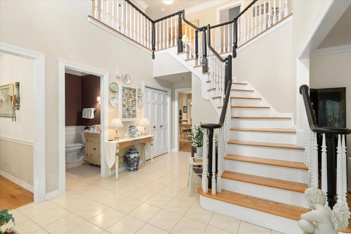 1006 Thoroughbred Circle, St. Charles, IL 60174