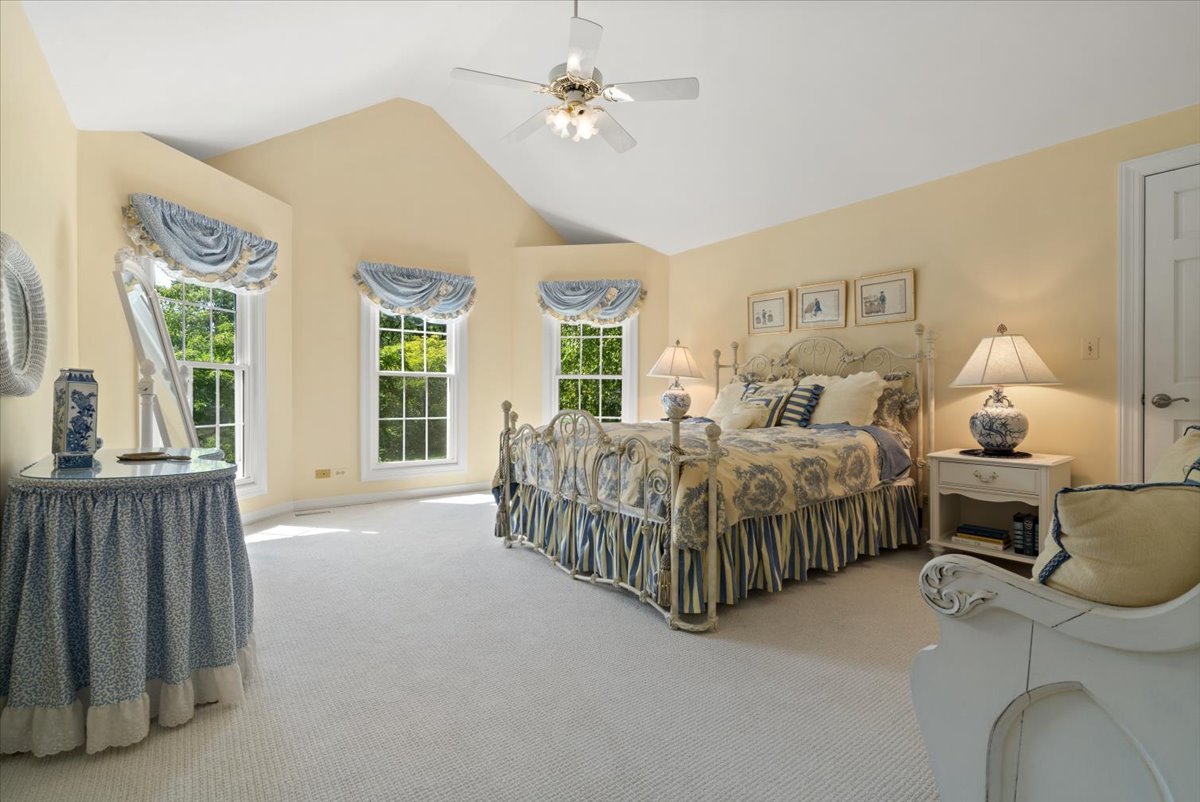 1006 Thoroughbred Circle, St. Charles, IL 60174