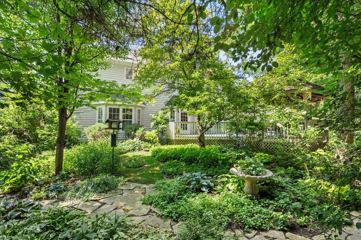 1006 Thoroughbred Circle, St. Charles, IL 60174