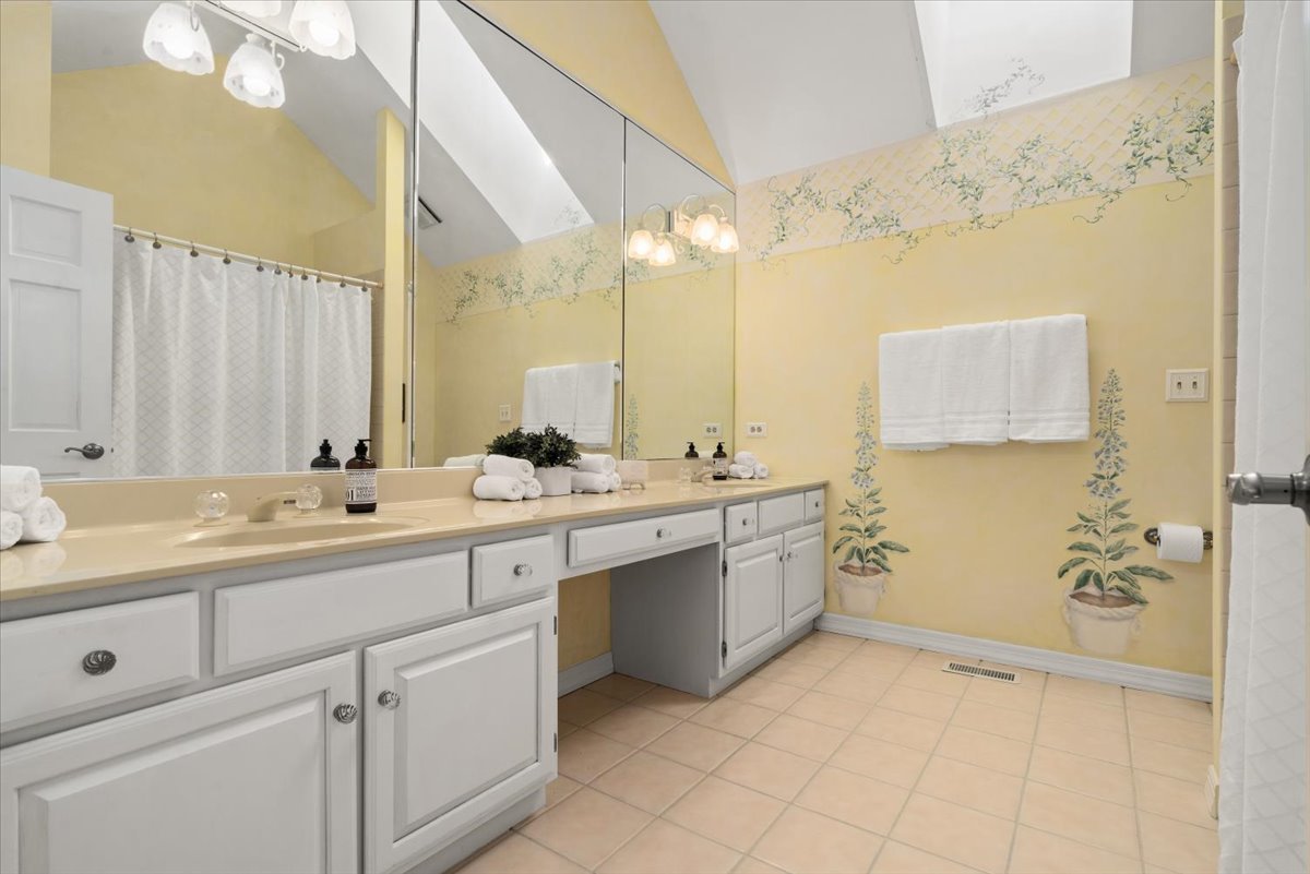 1006 Thoroughbred Circle, St. Charles, IL 60174