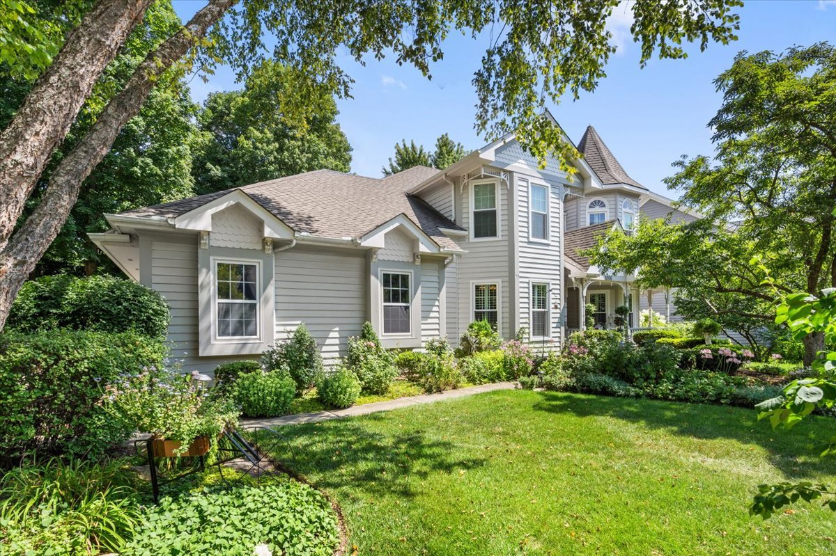 1006 Thoroughbred Circle, St. Charles, IL 60174