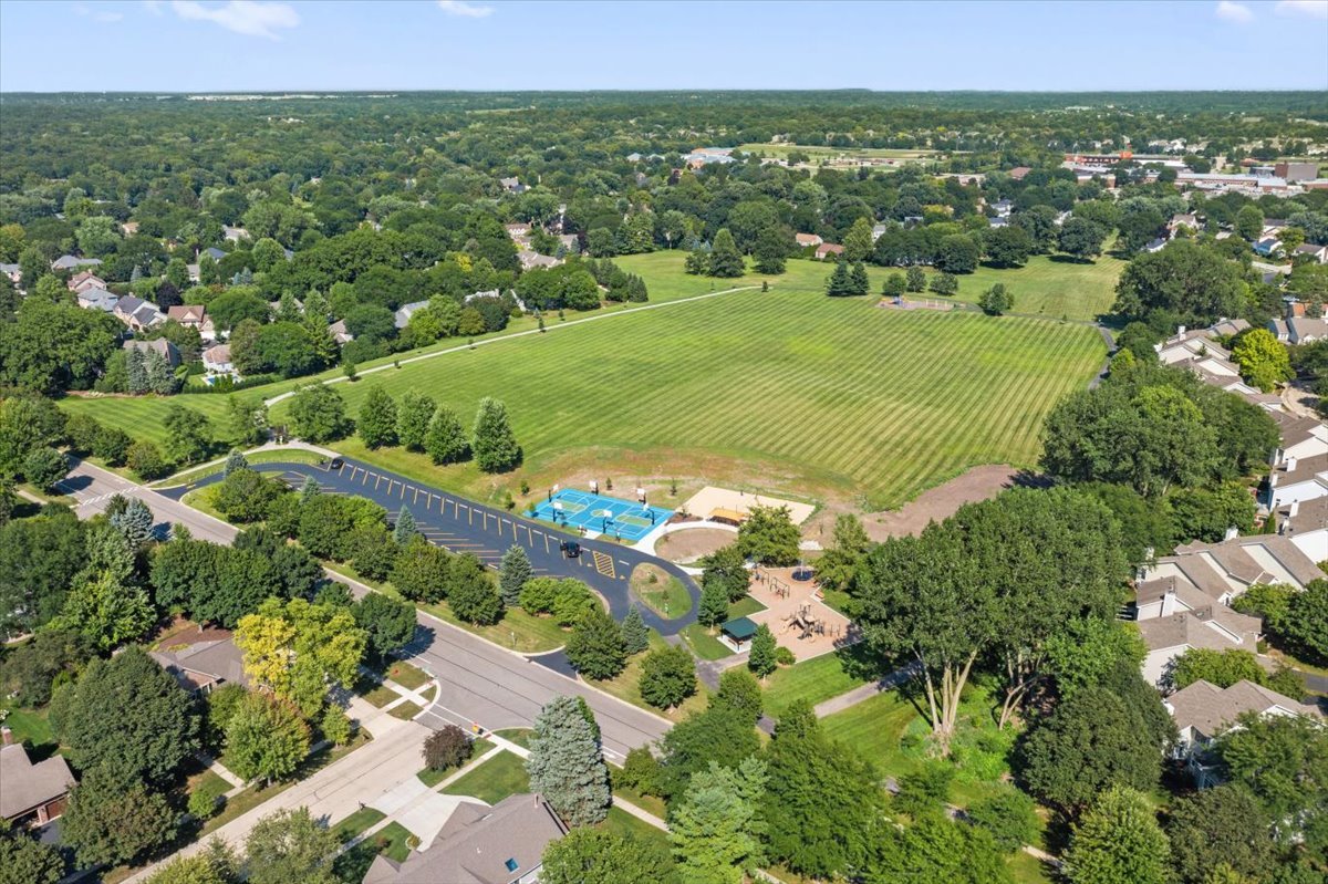 1006 Thoroughbred Circle, St. Charles, IL 60174