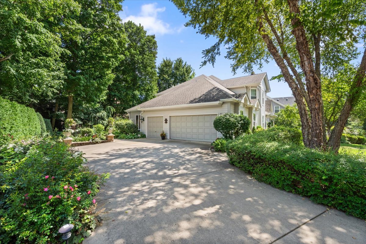 1006 Thoroughbred Circle, St. Charles, IL 60174