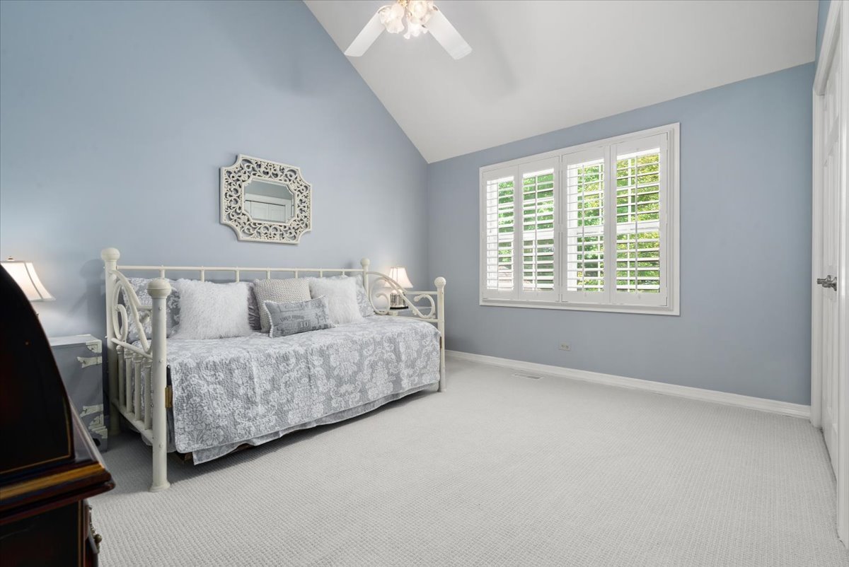 1006 Thoroughbred Circle, St. Charles, IL 60174