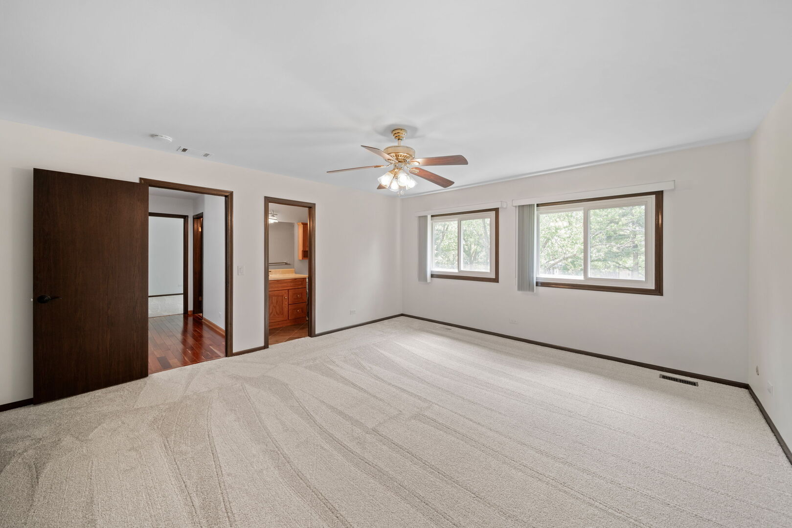 720 Dunhill Drive, Buffalo Grove, IL 60089