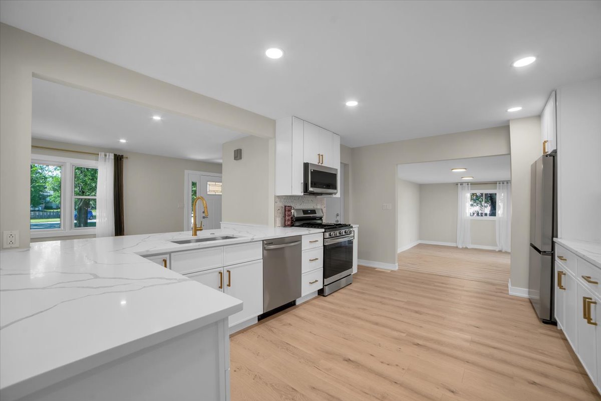 712 Stacie Court, Naperville, IL 60563