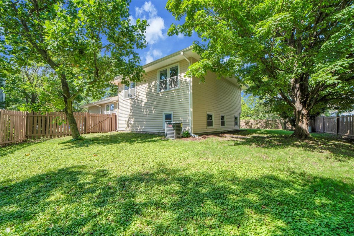 712 Stacie Court, Naperville, IL 60563